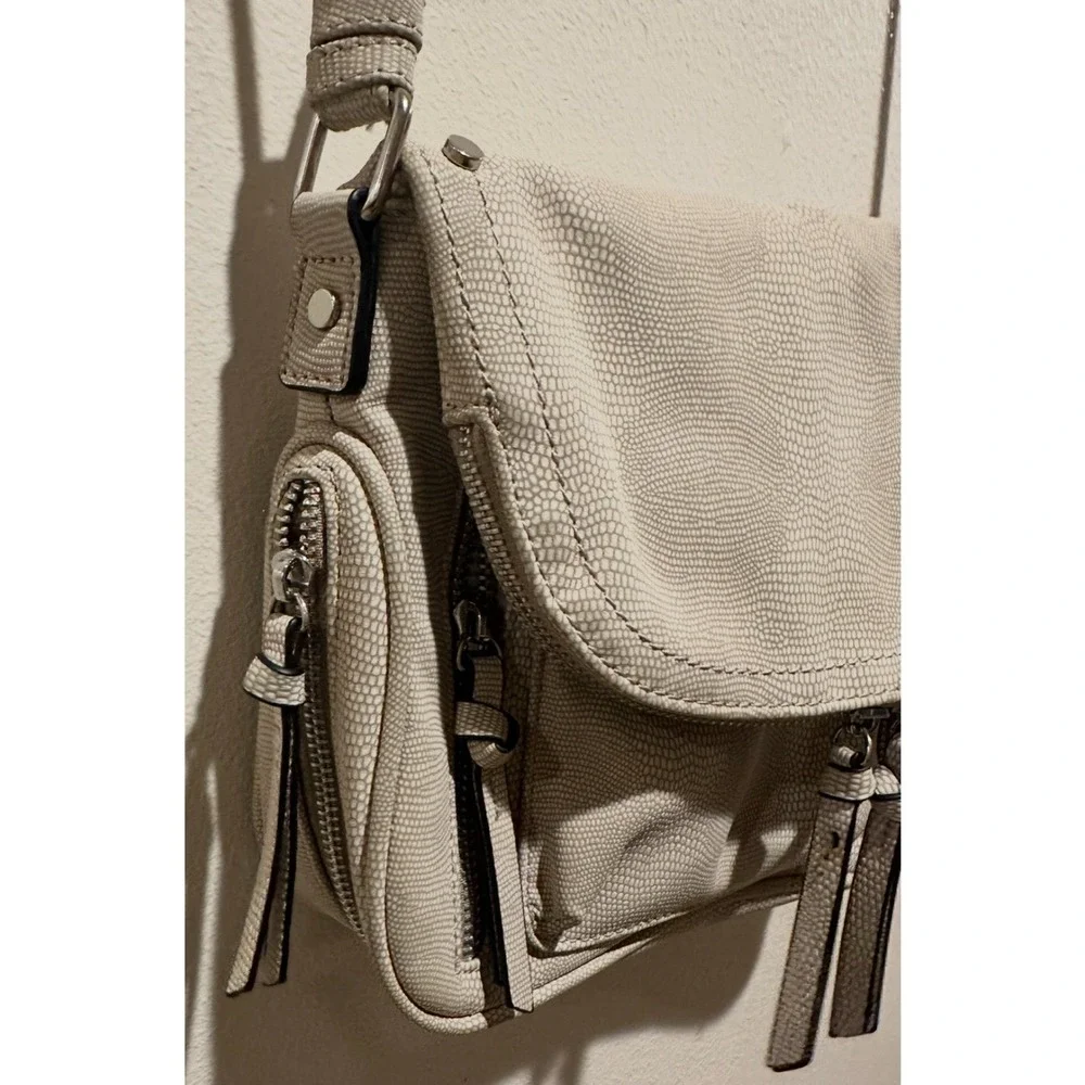 BUCKLE‎ Violet Ray Textured Crossbody Purse - Cream